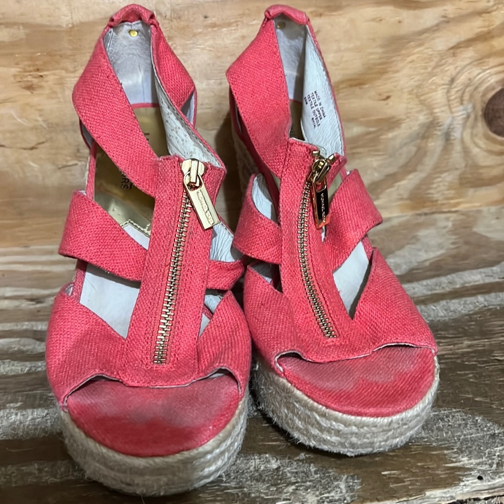 Cute Michael more wedges in a coral size 5.5